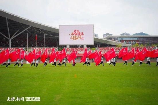 杨若晴和小雨几个早早的吃过了夜饭，收拾妥当。